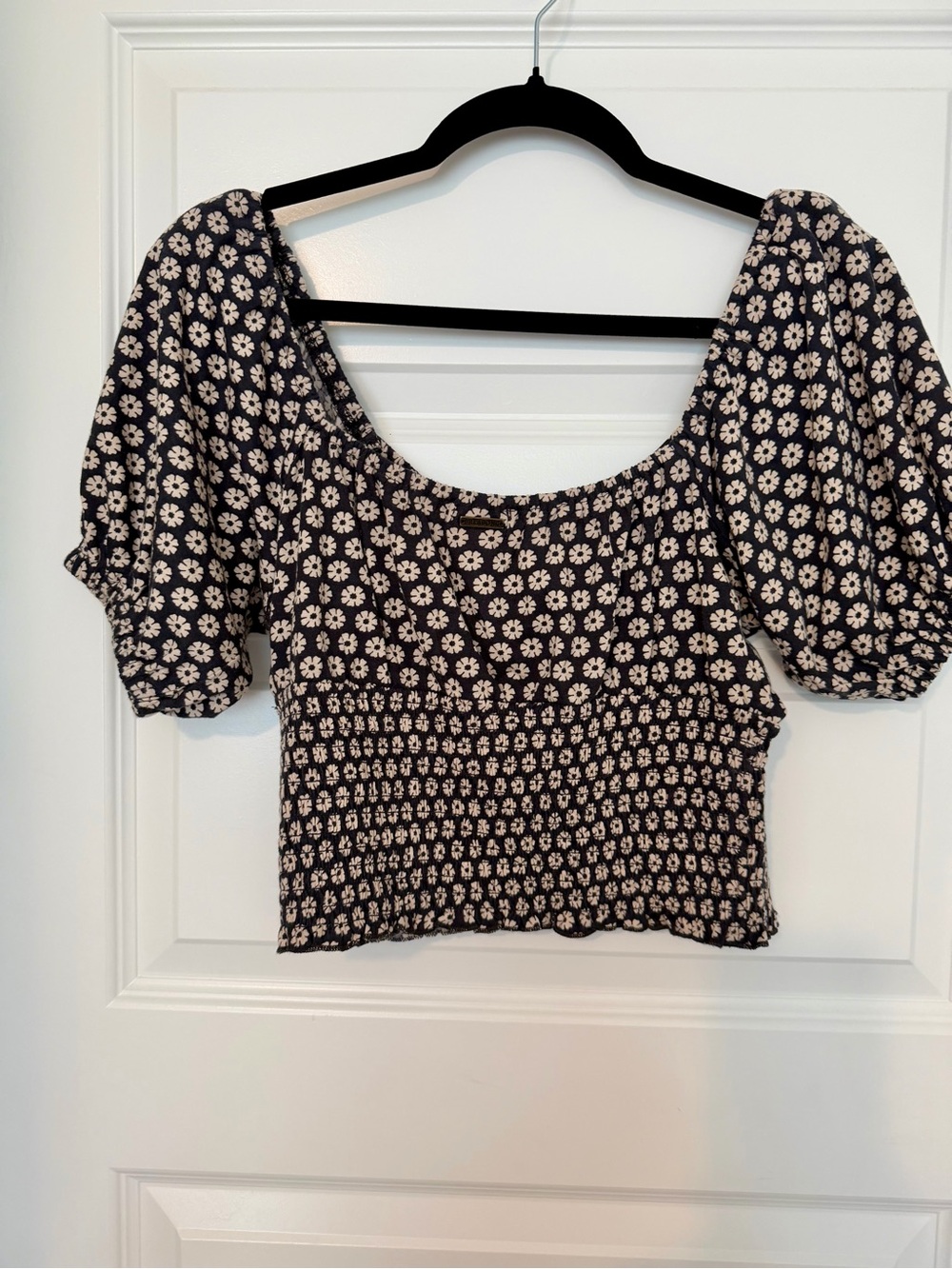 Billabong Black Crean Flower Puff-Sleeve Scoop-neck Crop Top Size L - Picture 3 of 8